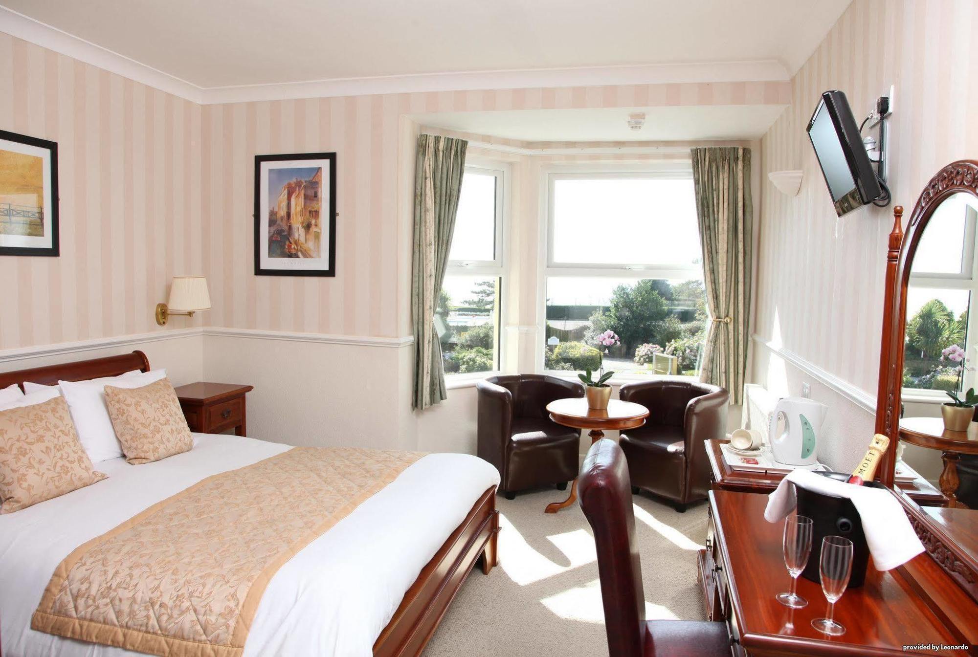 Cliff Head Hotel Carlyon Bay Pokoj fotografie